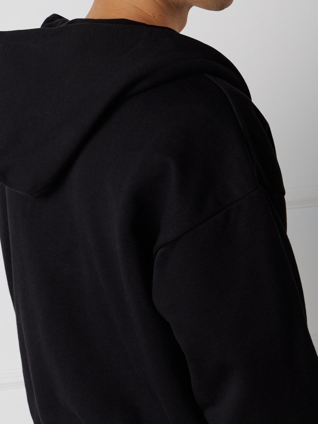 ESSENTIAL ZIP HOODIE