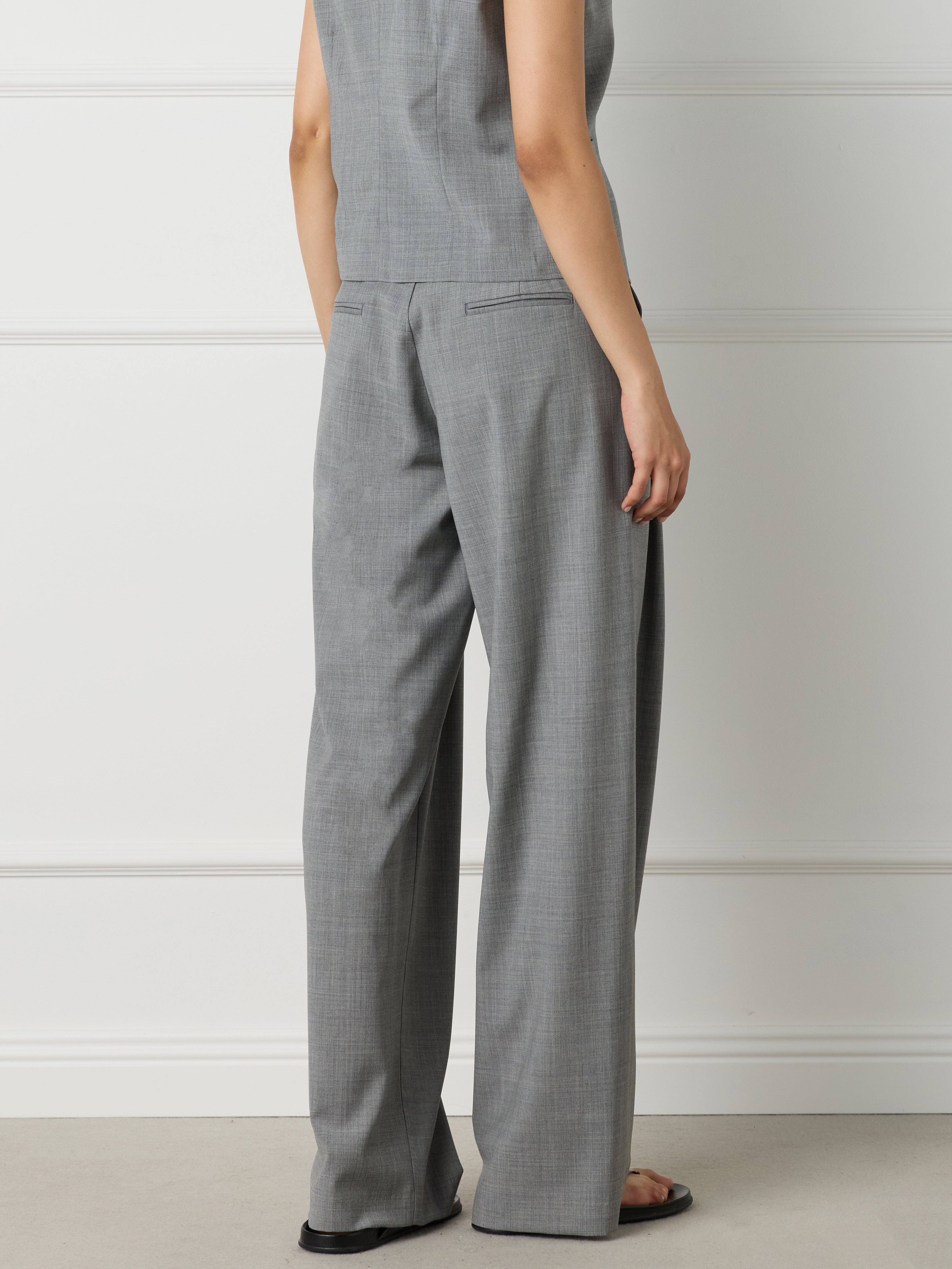 WOMAN SCULPTED TAILORED TROUSERS