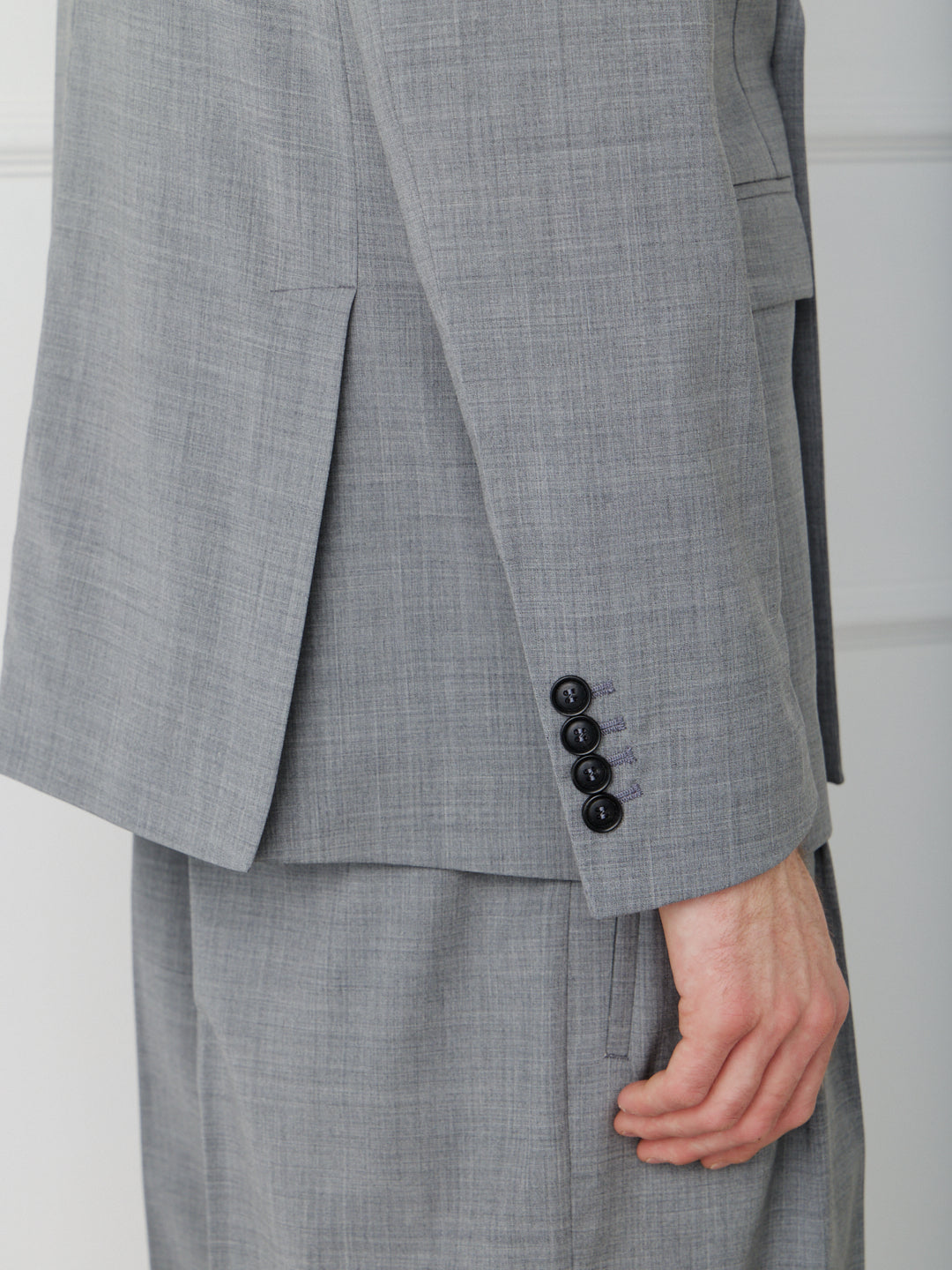 CLASSIC DOUBLE-BREASTED JACKET