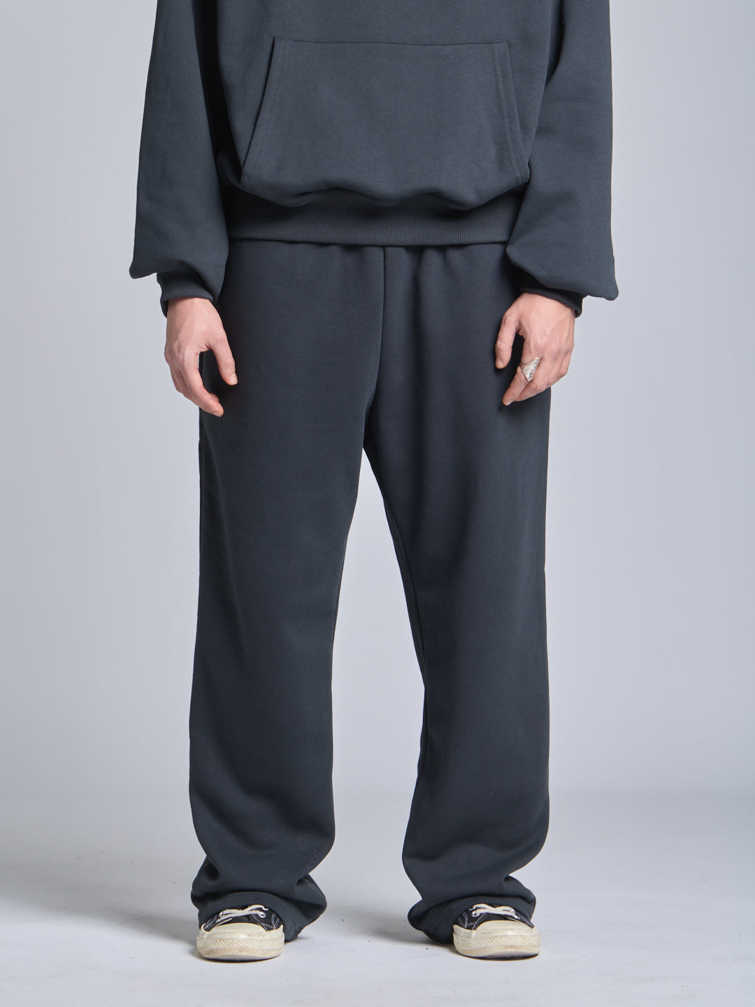 ESSENTIAL SWEATPANTS