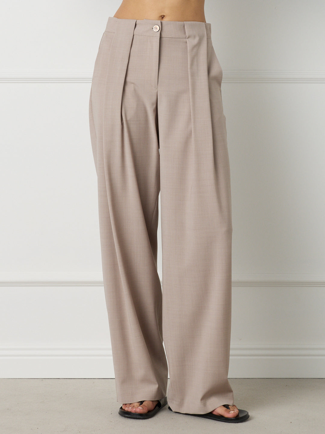 WOMAN SCULPTED TAILORED TROUSERS