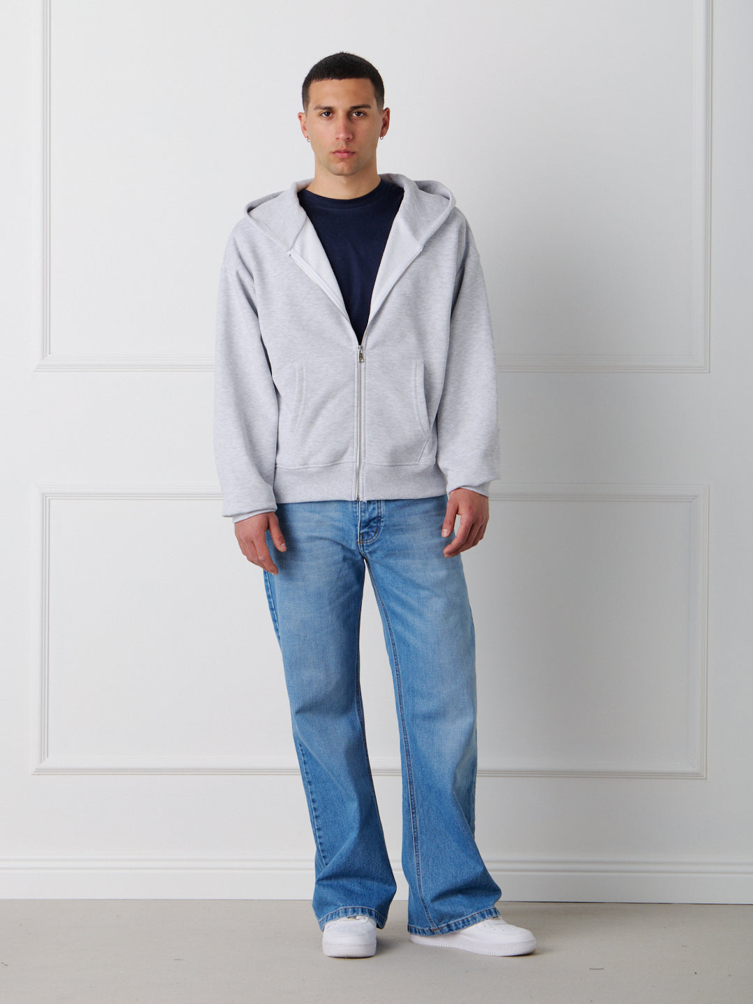 ESSENTIAL ZIP HOODIE