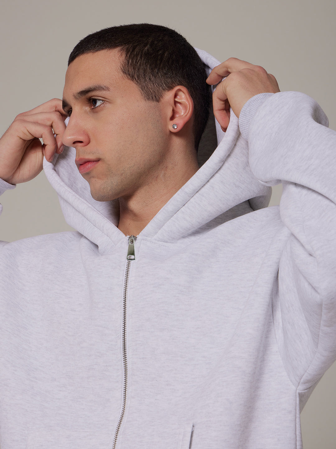 ESSENTIAL ZIP HOODIE