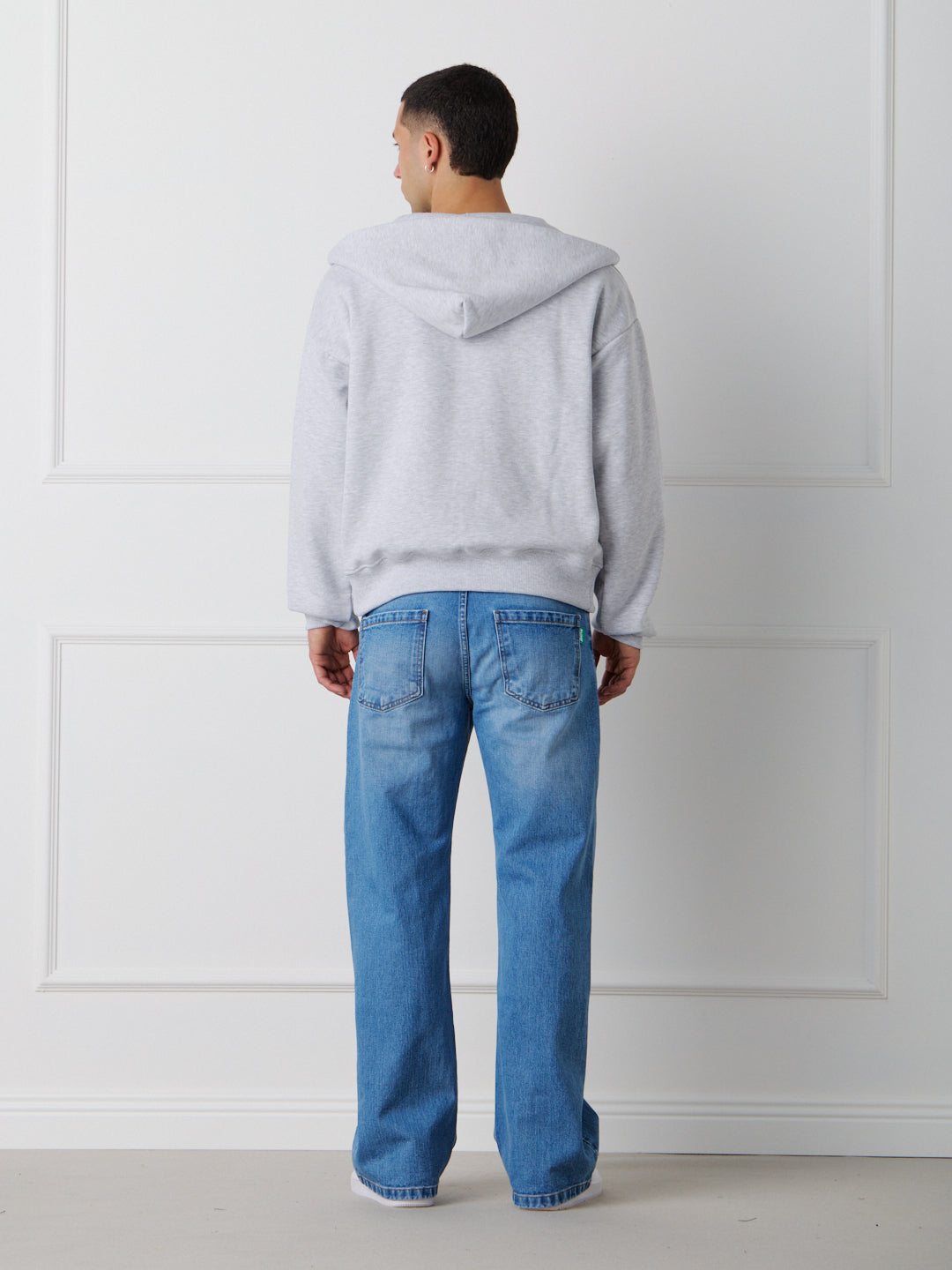 ESSENTIAL ZIP HOODIE