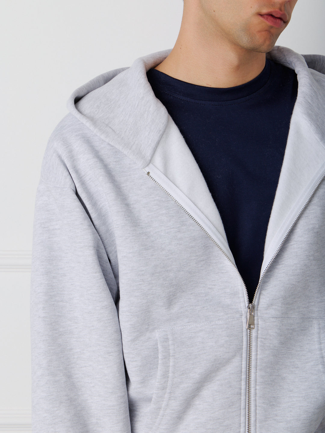 ESSENTIAL ZIP HOODIE