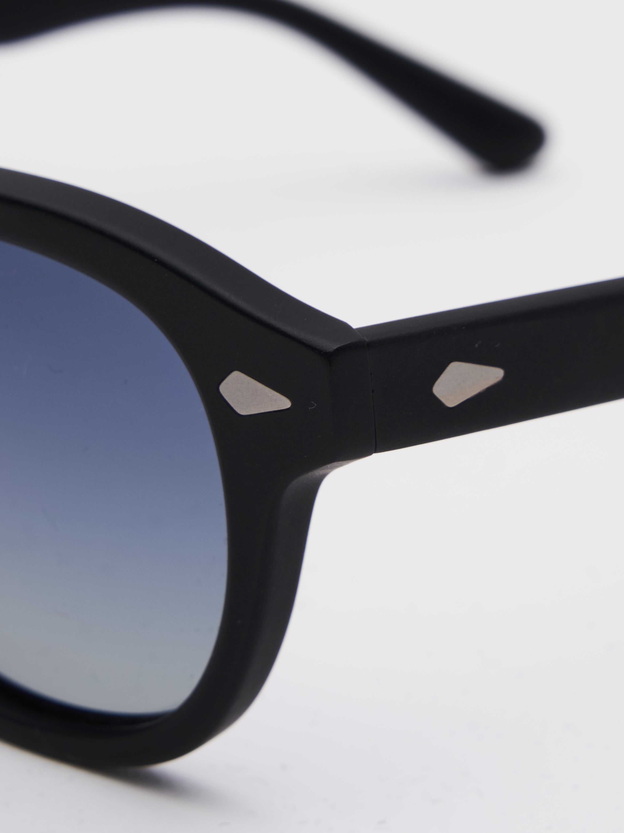 ARCTIC NOIR - SUNGLASSES