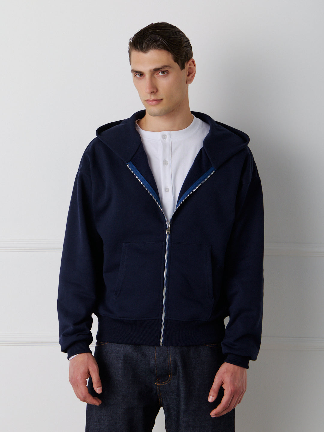 ESSENTIAL ZIP HOODIE