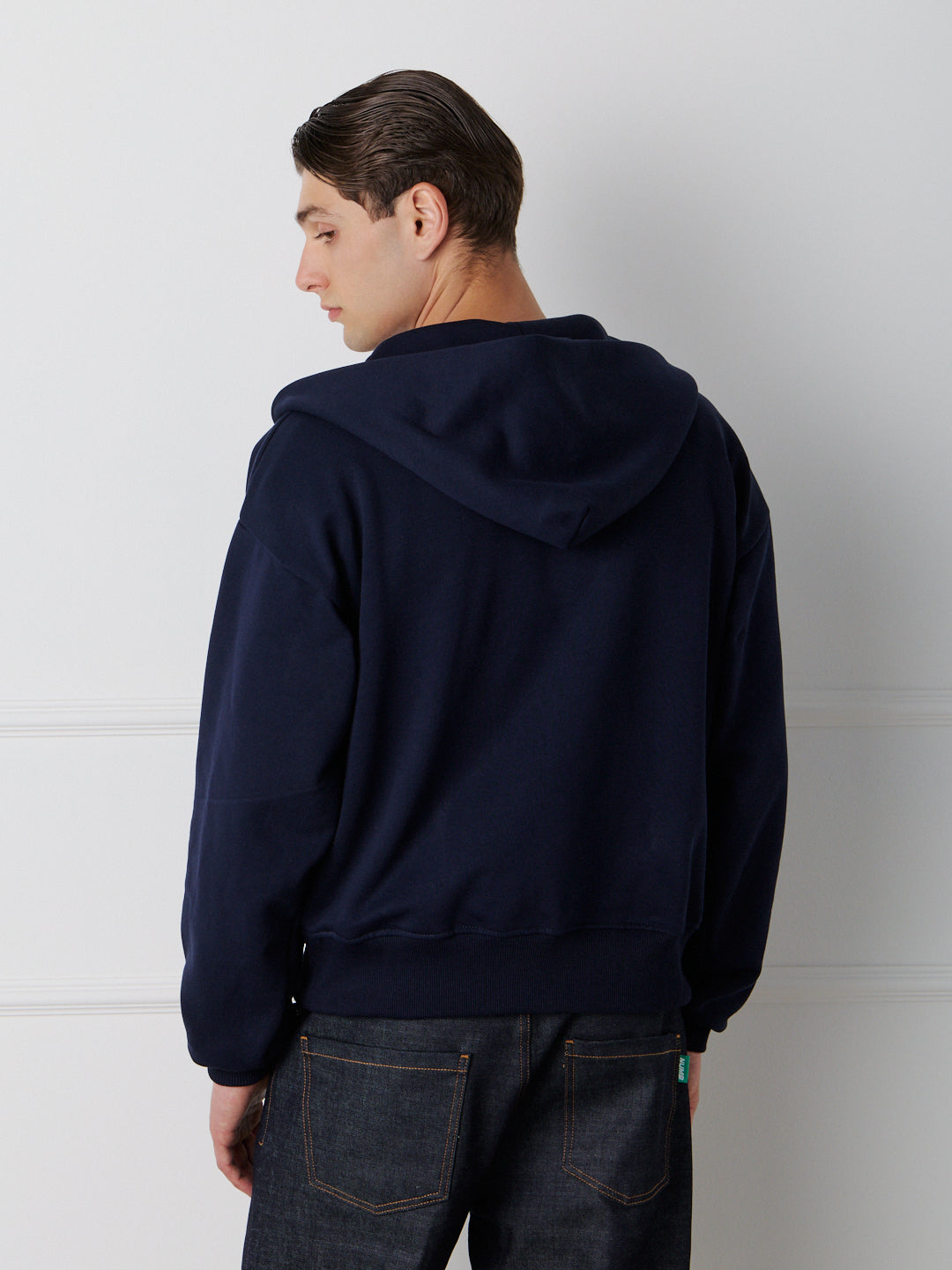 ESSENTIAL ZIP HOODIE