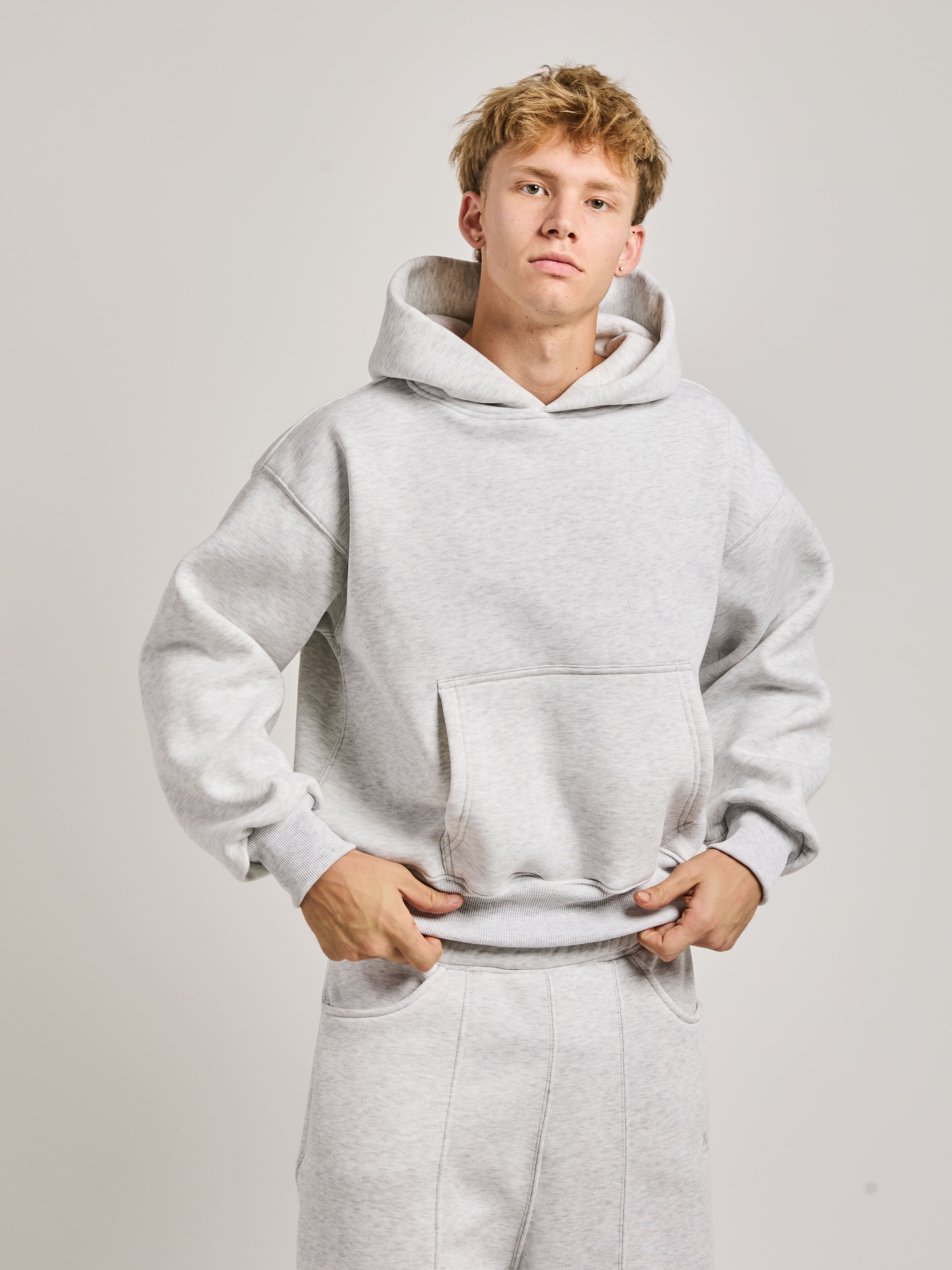 ESSENTIAL HOODIE