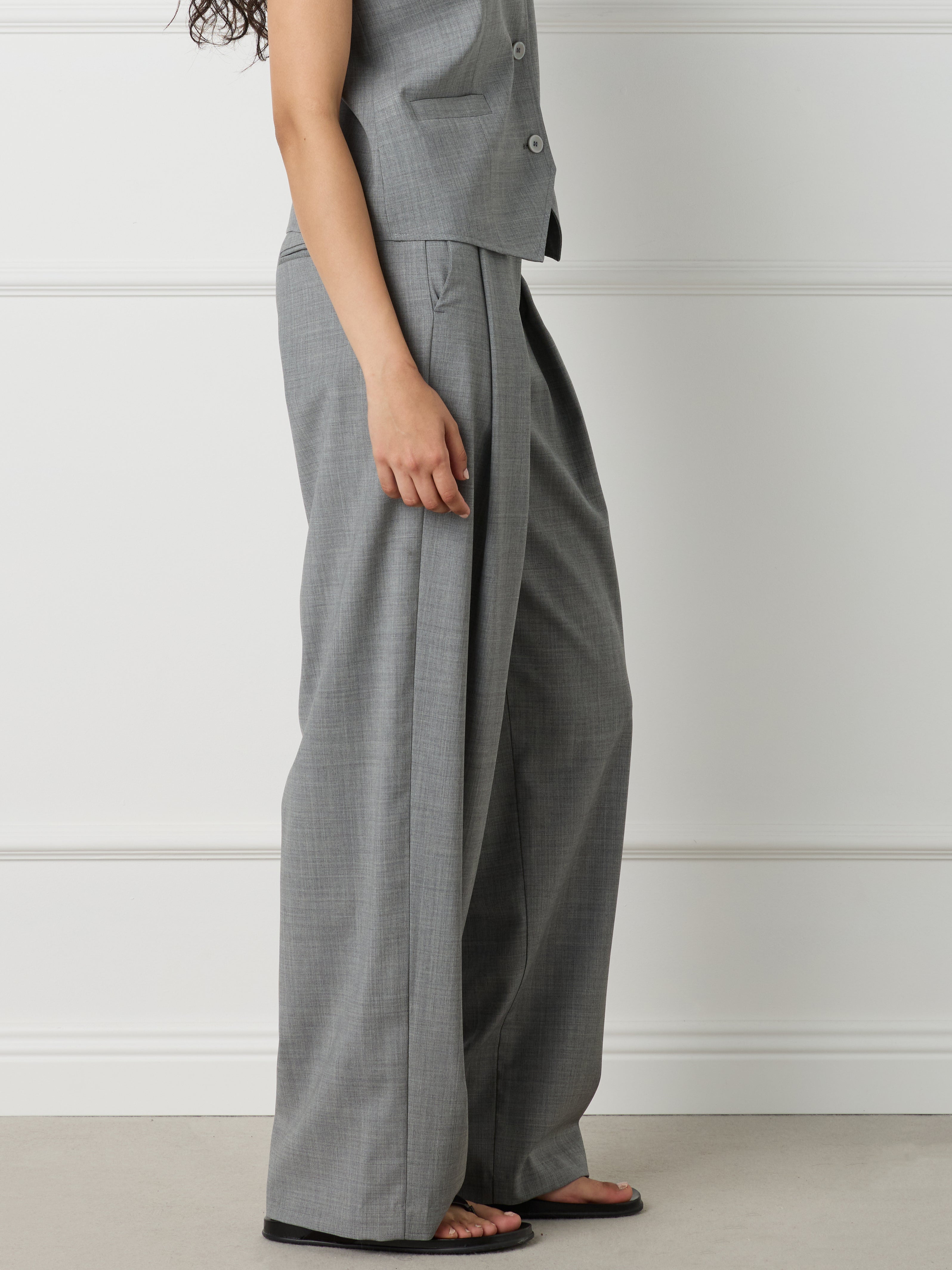 WOMAN SCULPTED TAILORED TROUSERS