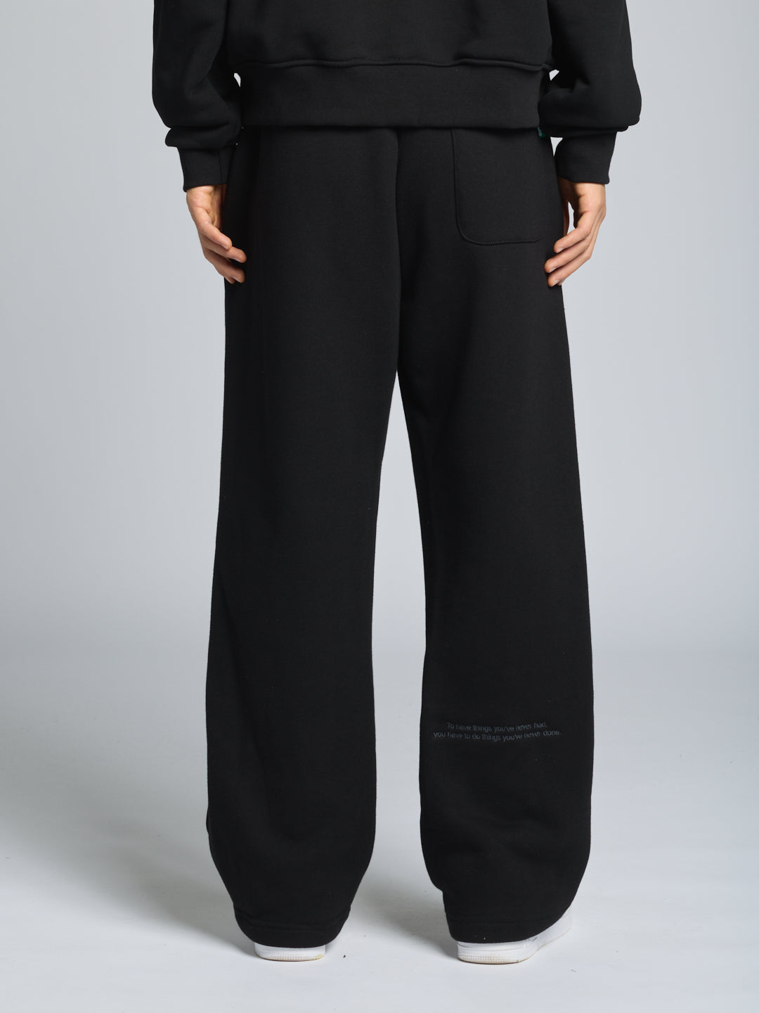 SWEATPANTS