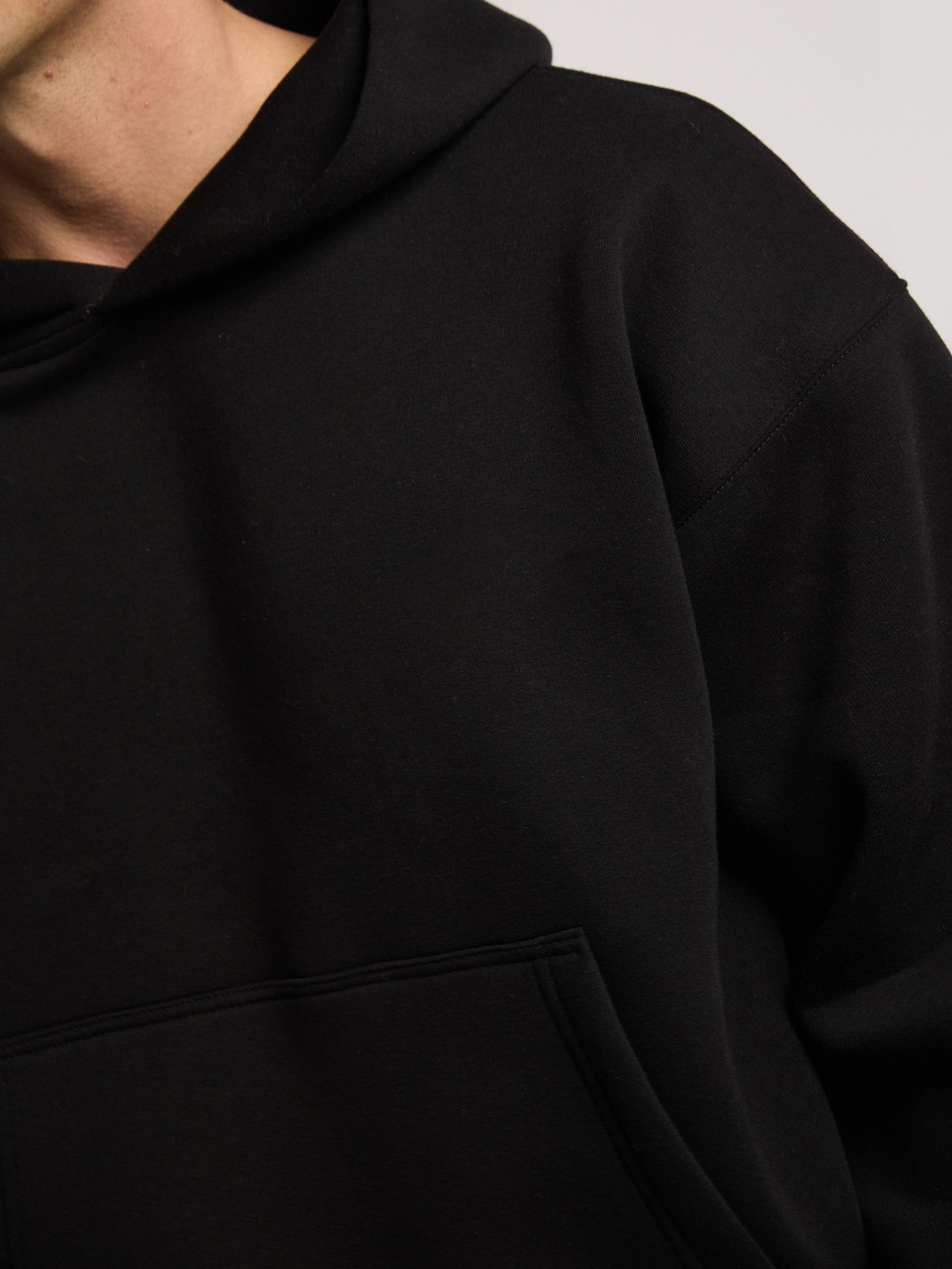 ESSENTIAL HOODIE