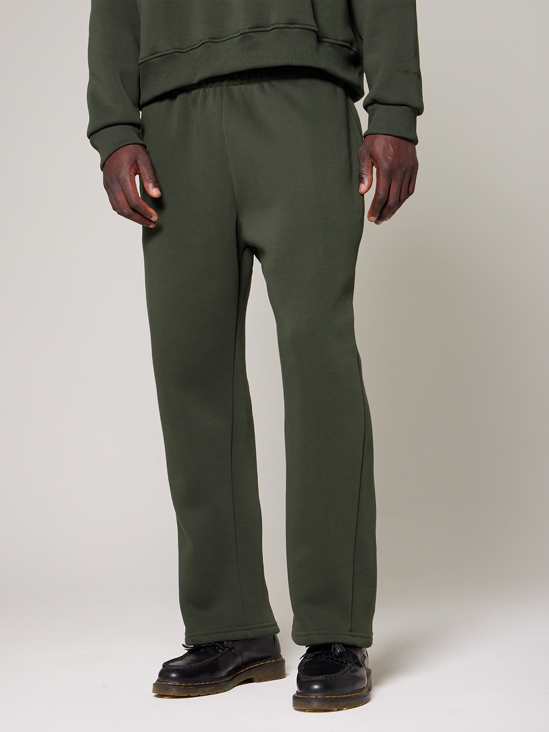 ESSENTIAL SWEATPANTS