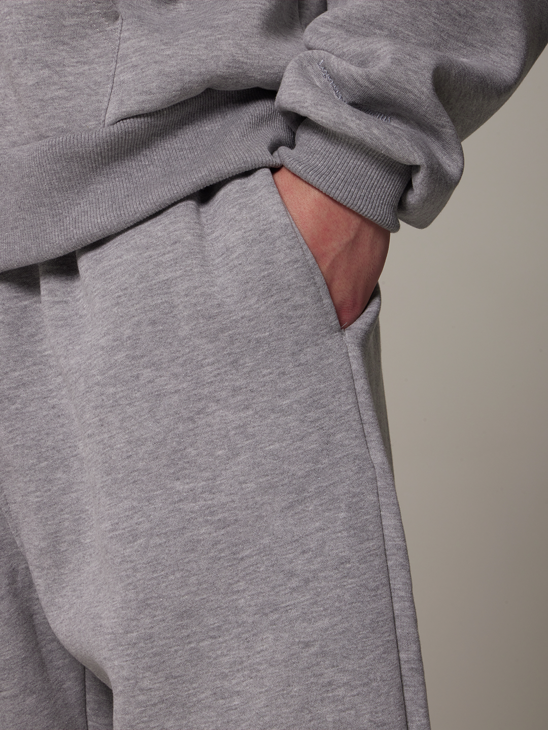 ESSENTIAL SWEATPANTS