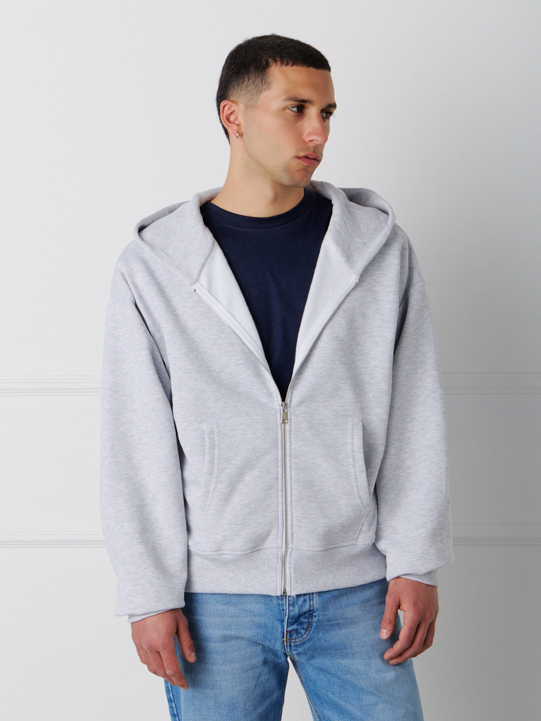 ESSENTIAL ZIP HOODIE