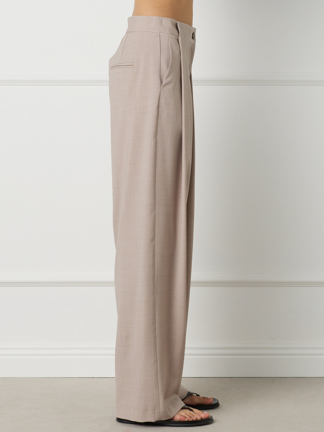 WOMAN SCULPTED TAILORED TROUSERS