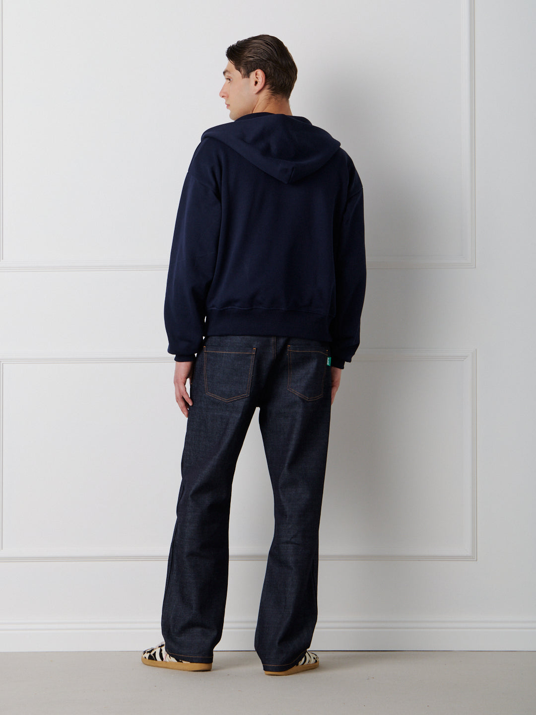 ESSENTIAL ZIP HOODIE