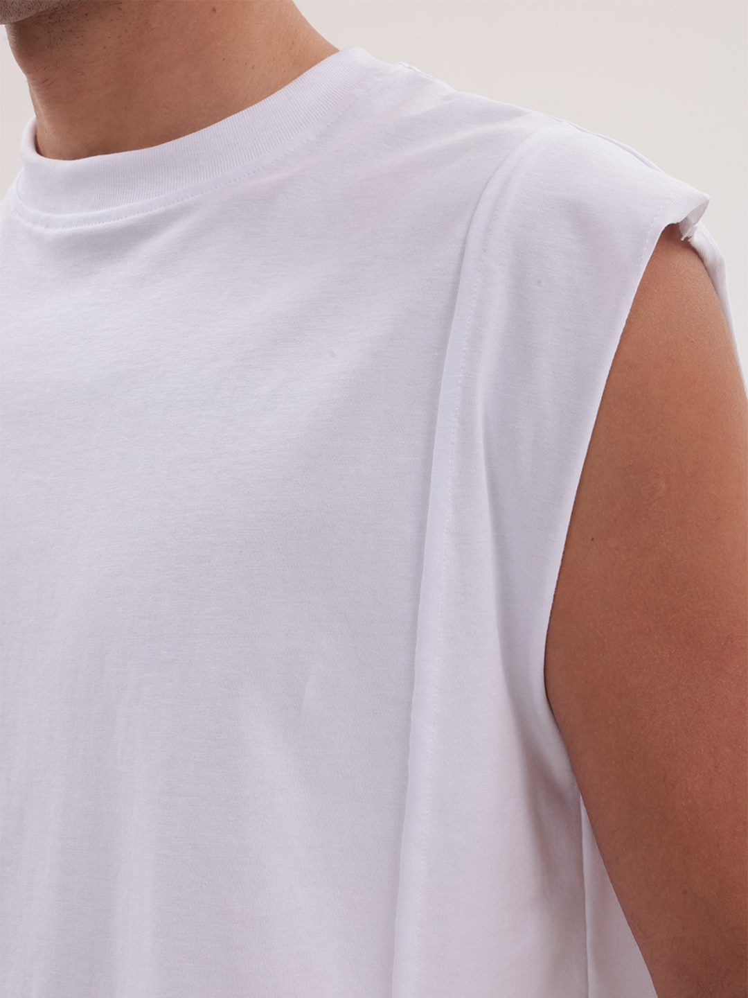 SLEEVELESS