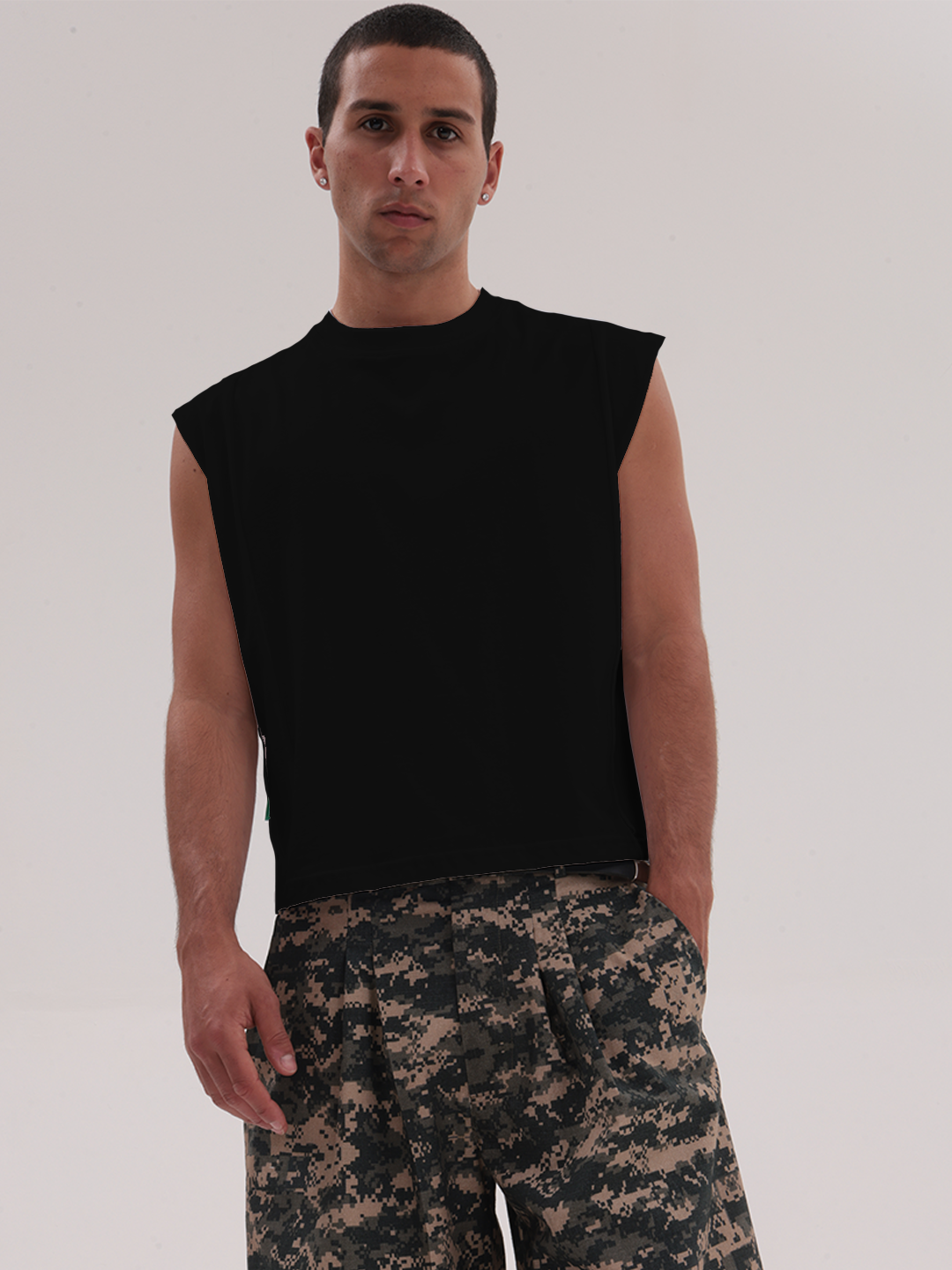 SLEEVELESS