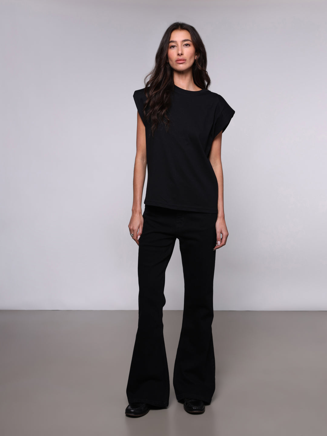 WOMEN'S PADDED SHOULDER SLEEVELESS